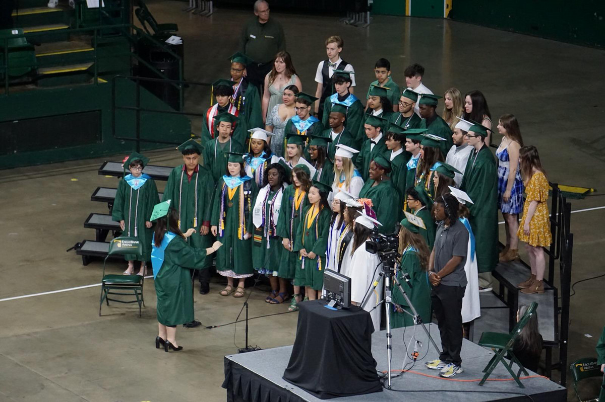 graduationchoir2023.jpg