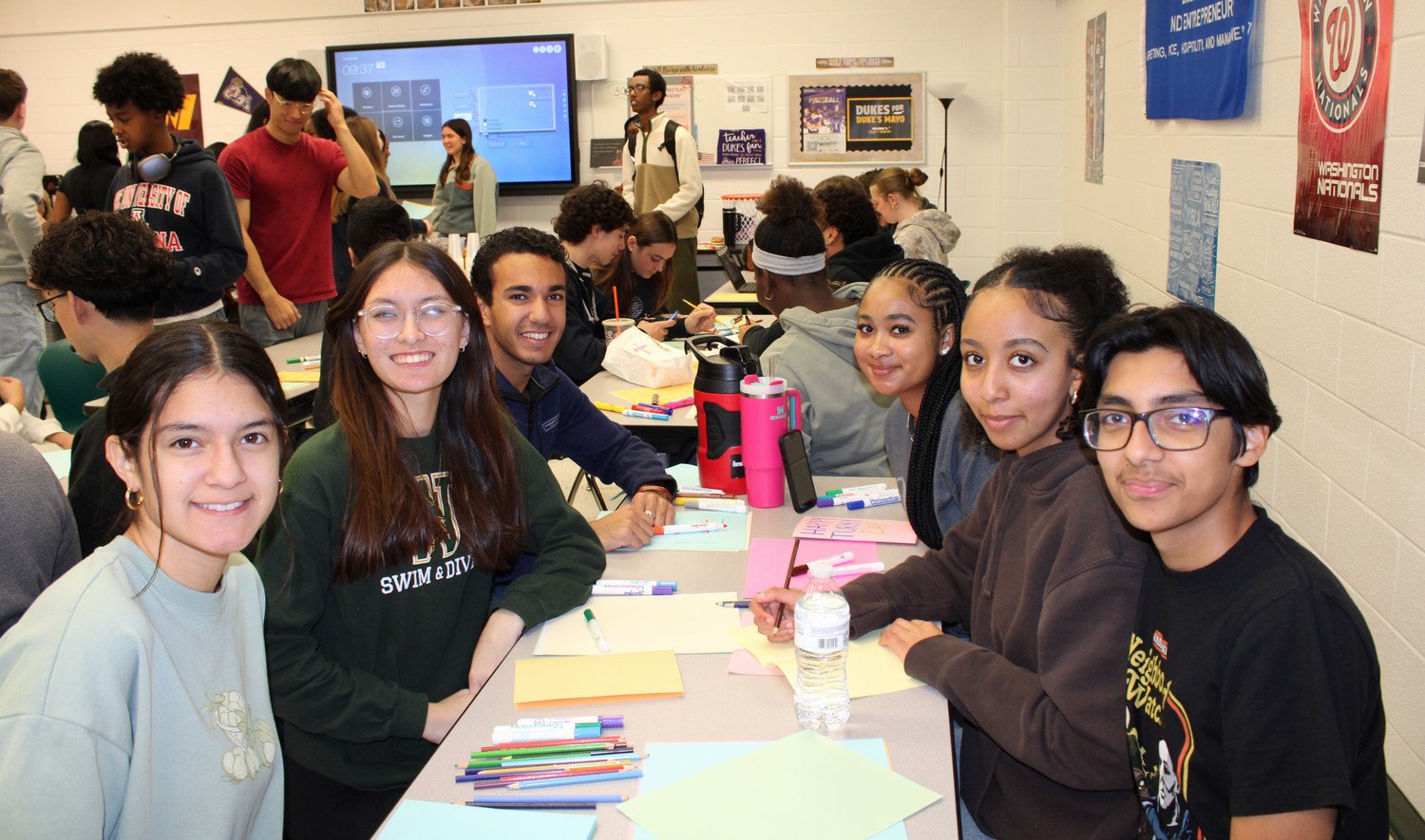 DECA Students making Thanksgiving cards